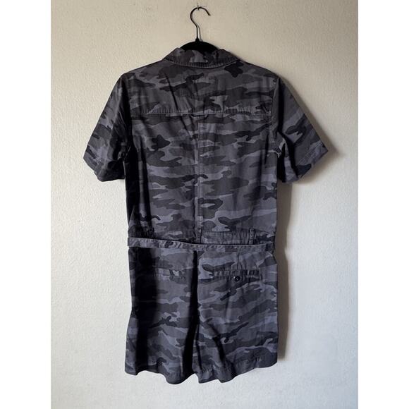 G1 Goods Women’s Size Small Camo Print Romper Camouflage Belted Button Front - Picture 2 of 7